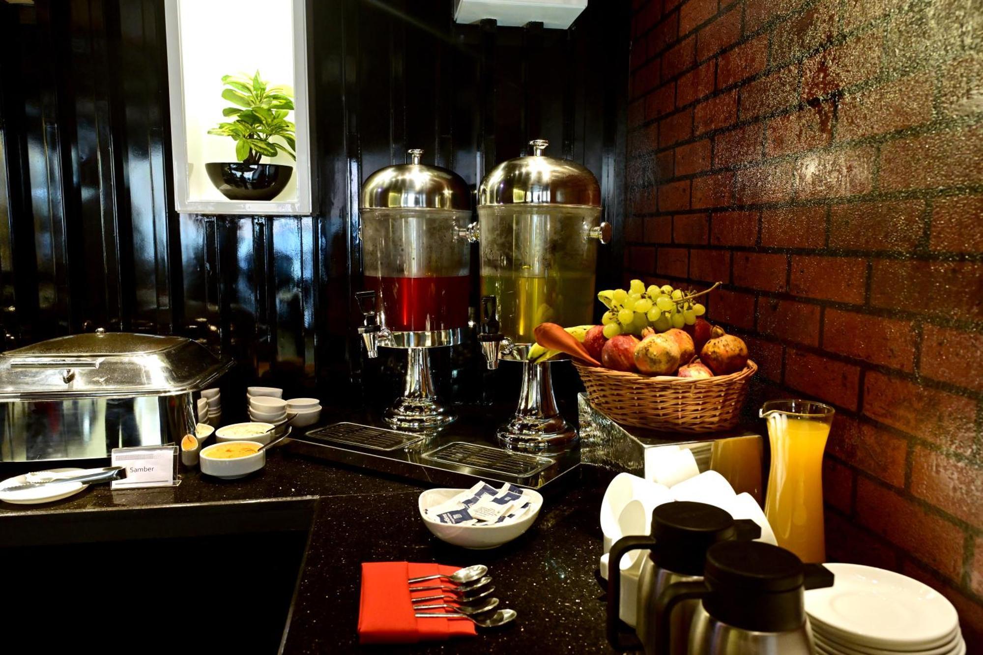 Hotel Trax International Джамшедпур Екстериор снимка