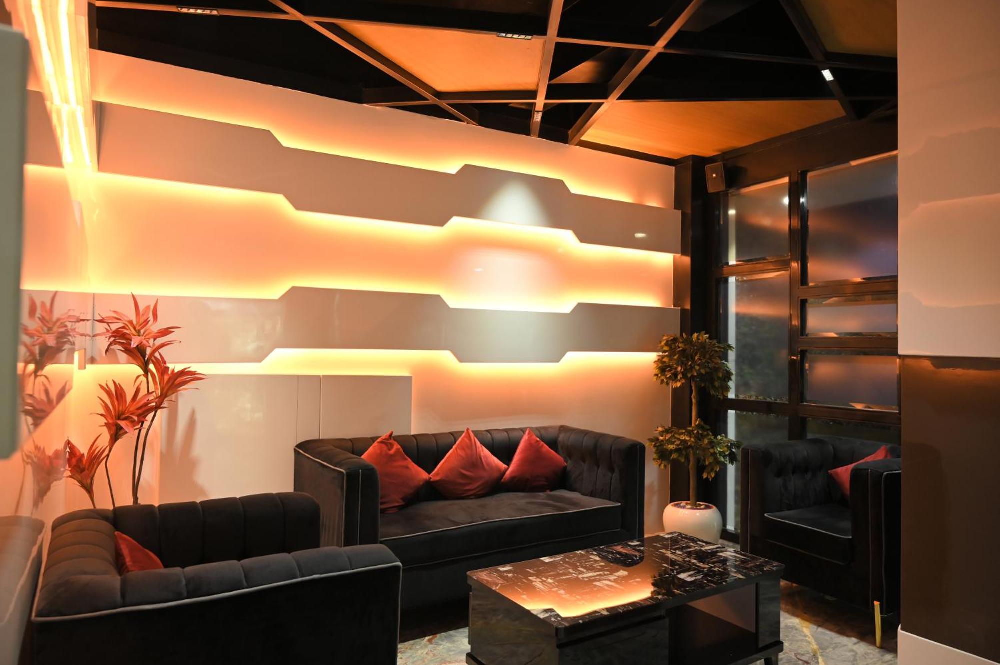 Hotel Trax International Джамшедпур Екстериор снимка
