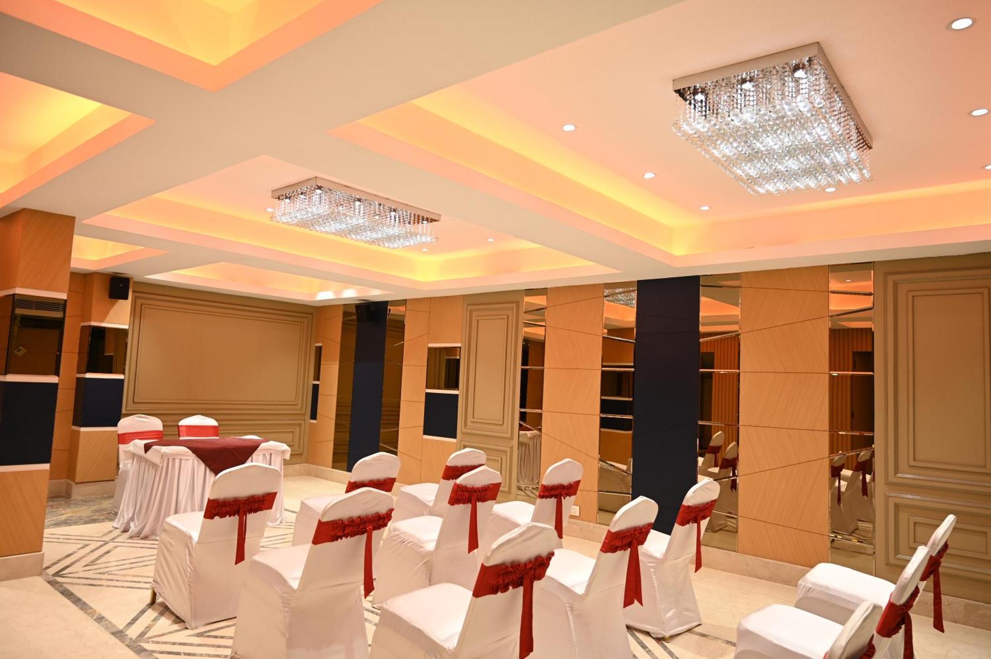 Hotel Trax International Джамшедпур Екстериор снимка