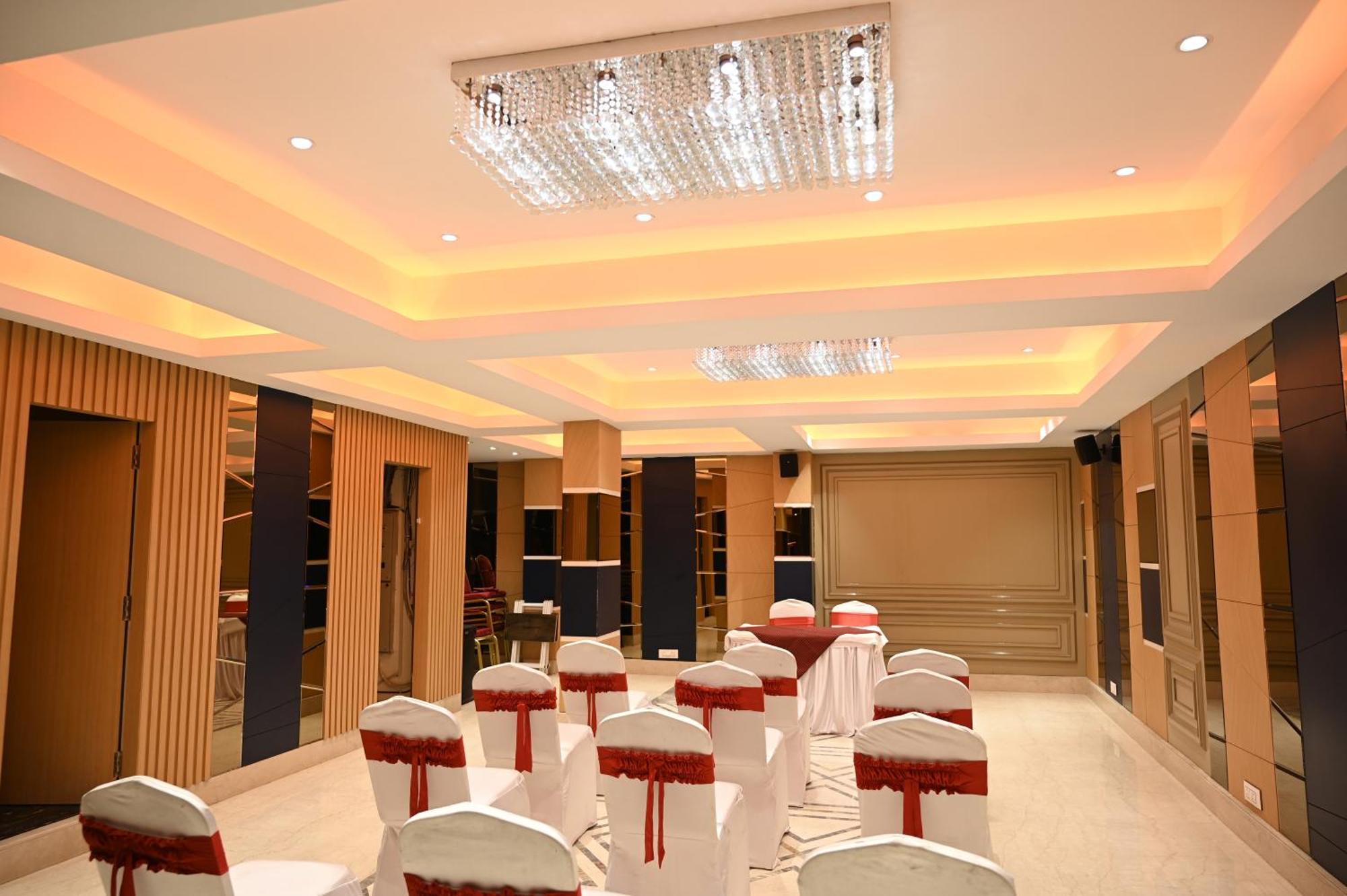 Hotel Trax International Джамшедпур Екстериор снимка