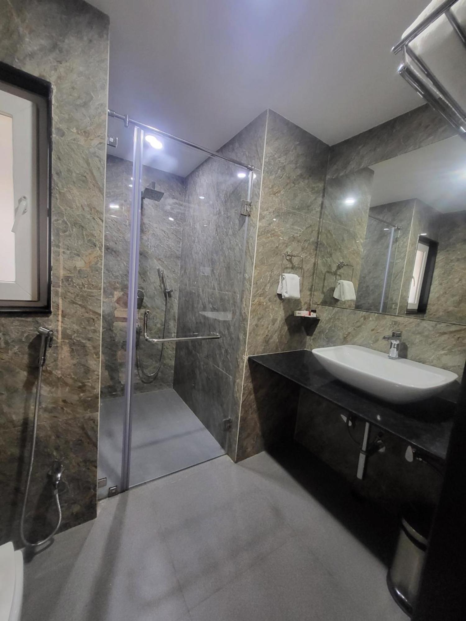Hotel Trax International Джамшедпур Екстериор снимка